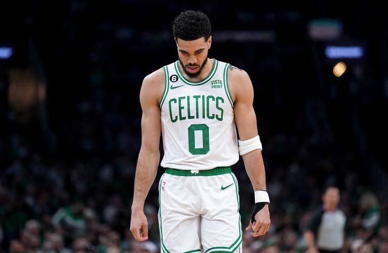 详细阅读:爱游戏体育-塔图姆连续三场比赛得分超过赛事规则更新,雄鹿挑战极限!的简单介绍 爱游戏体育-塔图姆连续三场比赛得分超过赛事规则更新,雄鹿挑战极限!的简单介绍