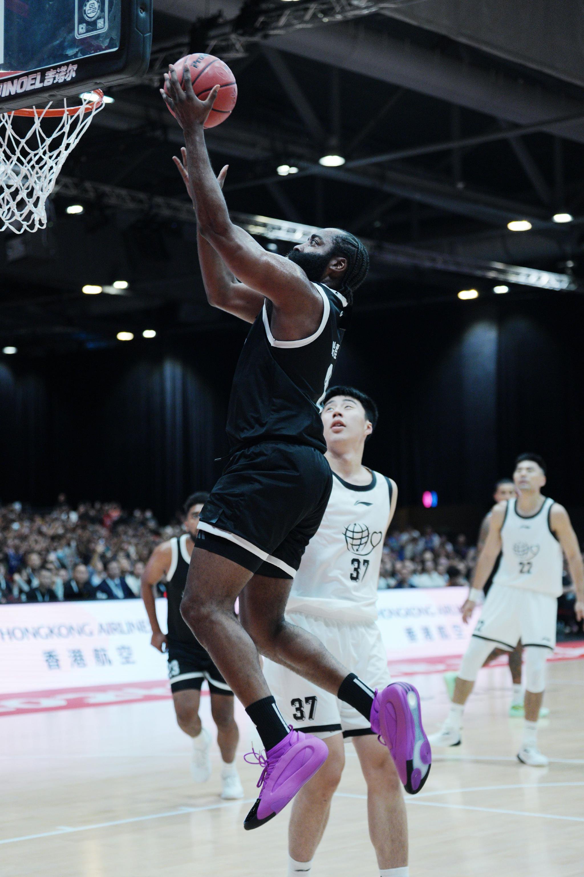 爱游戏-关于巴特勒迎来十赛季高光表现，巴黎圣日耳曼球迷沸腾！的信息